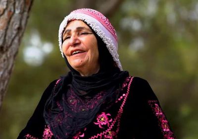 وفاة الفنانة الأردنية فتحية الفاعوري صاحبة أغنية "بحبك يا عقرب"