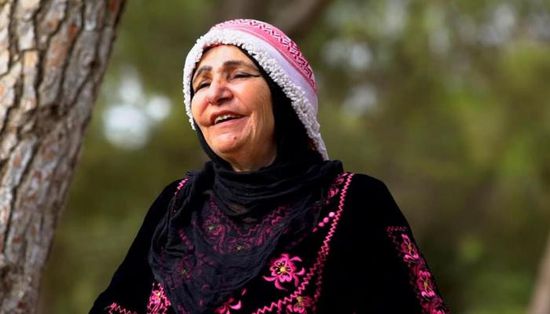 وفاة الفنانة الأردنية فتحية الفاعوري صاحبة أغنية "بحبك يا عقرب"