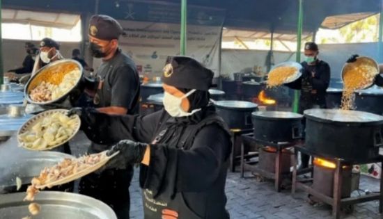 السعودية.. &laquo;سلمان للإغاثة&raquo; يوزع 25 ألف وجبة غذائية في غزة