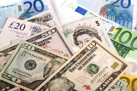 استقرار الدولار وصعود الإسترليني وسط ترقب تطورات الشرق الأوسط