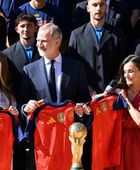 بعد التتويج بالمونديال.. ملك إسبانيا يستقبل أبطال العالم في القصر الملكي