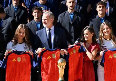 بعد التتويج بالمونديال.. ملك إسبانيا يستقبل أبطال العالم في القصر الملكي