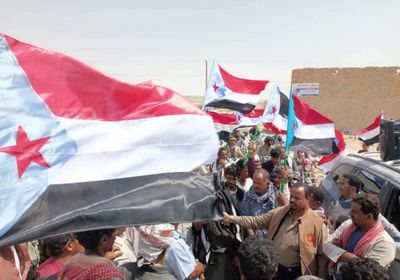 مسيرة في الضليعة تجدد التفويض الشعبي للرئيس الزُبيدي