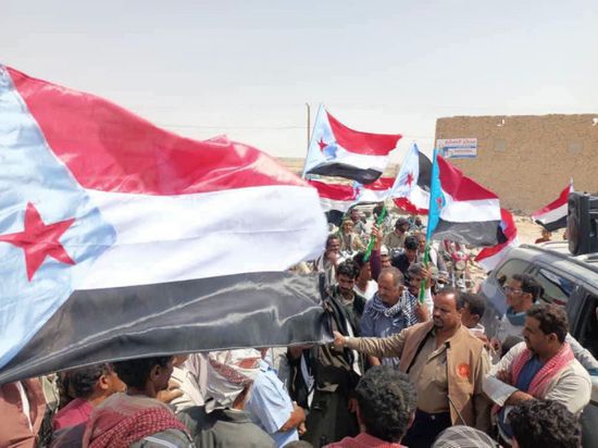 مسيرة في الضليعة تجدد التفويض الشعبي للرئيس الزُبيدي