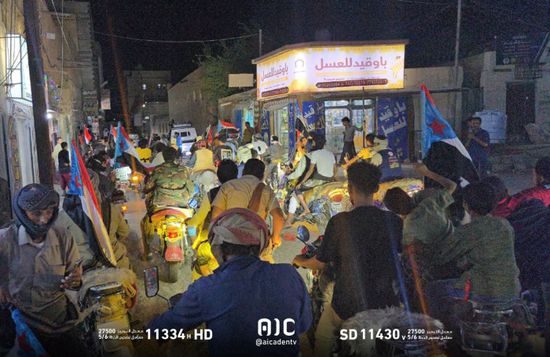 مسيرة بالدراجات النارية في عتق تأييداً للرئيس الزُبيدي ورفضاً للوصاية