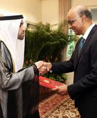 سفير الإمارات يقدم أوراق اعتماده إلى رئيس سنغافورة