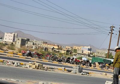قوات إخوانية في عتق ترفض إطلاق سراح ملاك الدراجات النارية