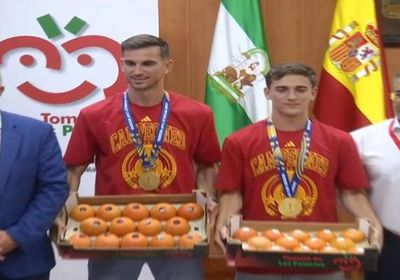 الطماطم تكافئ بطلي إسبانيا بعد التتويج بمونديال 2026