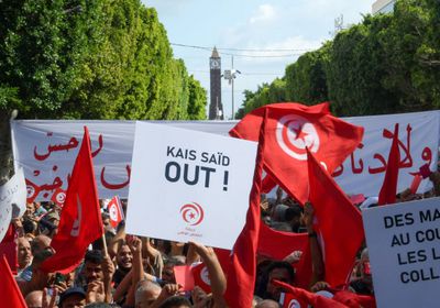 آلاف المتظاهرين يطالبون برحيل الرئيس التونسي
