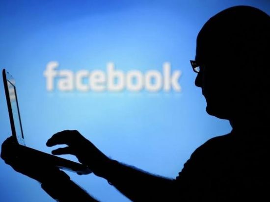 "فيسبوك" تخطط لإجراء تغييرات داخلية لمنافسة تيك توك