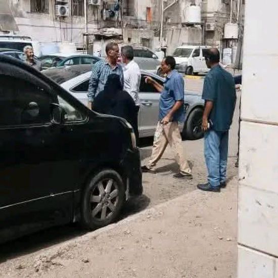 قوة تقتحم نقابة عمال الجنوب في المعلا وتطرد كافة القيادات
