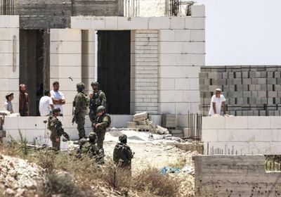 مستوطنون يضرمون النار في مسجدين بالضفة الغربية بعد اشتباك
