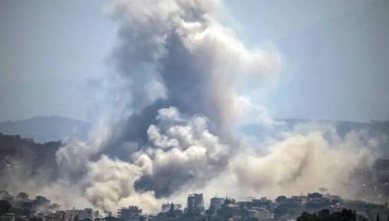 إجلاء أكثر من 400 شخص بحرًا بسبب حريق في بلدة إيطالية