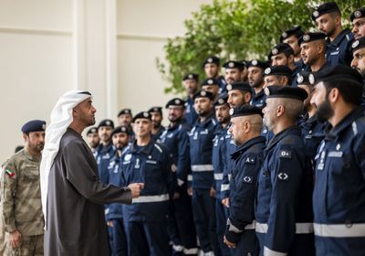 محمد بن زايد يستقبل فريق الإمارات للبحث والإنقاذ