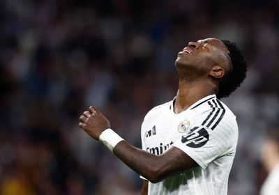 ميرور البريطانية: فينسيوس يرفض العودة إلى ريال مدريد