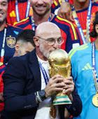 كوكوريا يفي بوعد كأس العالم ويخلد دي لا فوينتي بوشم على ذراعه