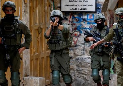 الجيش الإسرائيلي ينفذ عمليات اقتحام واعتقال واسعة في الضفة الغربية