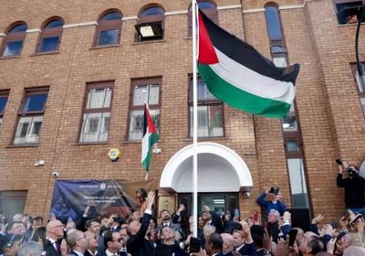 سنغافورة تحقق في رفع فرقة بريطانية للعلم الفلسطيني خلال حفل موسيقي