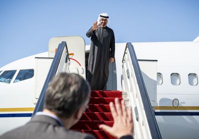 في ختام زيارة عمل.. رئيس الإمارات يغادر بلغراد