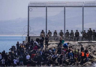 بلدية سبتة: ارتفاع عدد المهاجرين العابرين من المغرب إلى 60 ألف شخص