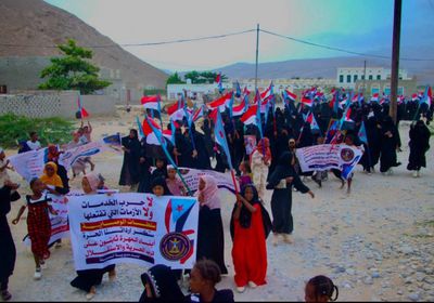 خلال مسيرة.. حرائر المسيلة يرفضن سياسة التجويع وتردي الأوضاع المعيشية