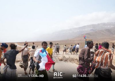شباب الغضب يغلق مدخل قلنسية لمنع دخول لجنة المجلس التنسيقي 
