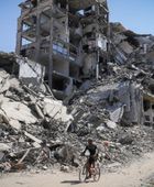 انتشال جثامين 112 شخصًا من تحت أنقاض منازل مدمرة بغزة
