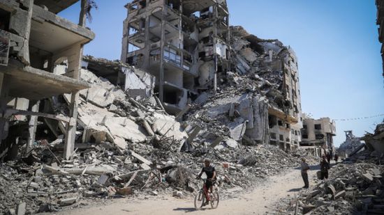 انتشال جثامين 112 شخصًا من تحت أنقاض منازل مدمرة بغزة