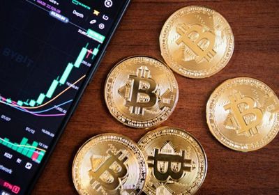 تراجع صناديق البيتكوين الأمريكية وسحب 465 مليون دولار