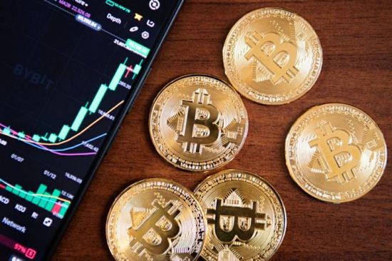 تراجع صناديق البيتكوين الأمريكية وسحب 465 مليون دولار