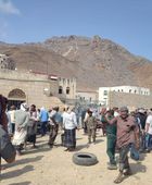 منتسبو الأمن العام بسقطرى يبدأون موجة تصعيد جديدة