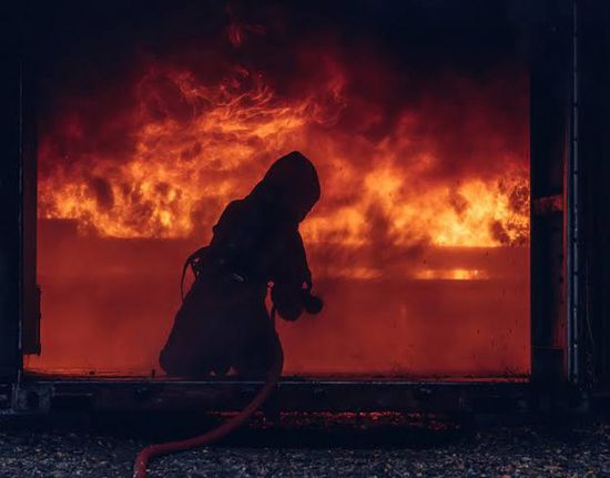 حريق في معسكر التاجي شمال بغداد نتيجة ارتفاع الحرارة
