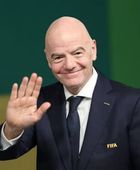 "يويفا" يخطط للإطاحة بـ "إنفانتينو"