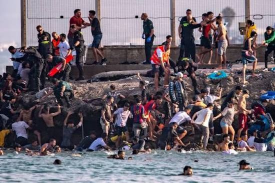 المغرب يعلن وفاة 11 مهاجرًا خلال محاولتهم الوصول لسبتة