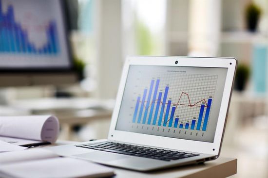 صعود الين يضغط على البورصة اليابانية وأسهم السيارات