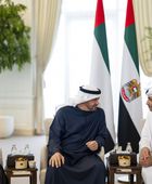 محمد بن زايد يكرّم فريق جناح الإمارات في "إكسبو 2025" باليابان