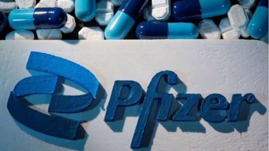 فايزر ترفع توقعات إيرادات 2026 رغم خسارة 4.3 مليارات دولار