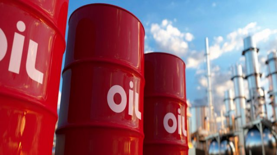 ارتفاع مخزونات النفط الخام الأمريكية مع هبوط المشتقات