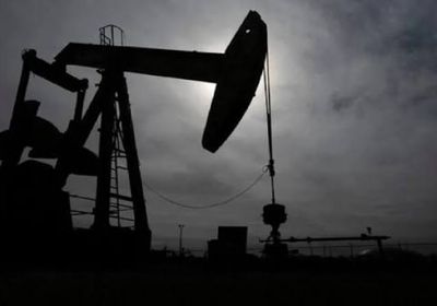 تراجع أسعار النفط 0.5%