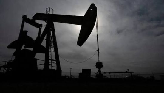 تراجع أسعار النفط 0.5%