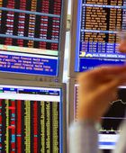 الدولار يتجه لتسجيل أكبر مكاسب يومية في أسبوعين