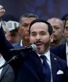 دي لا إسبرييلا يؤدي اليمين الدستورية رئيسًا لكولومبيا