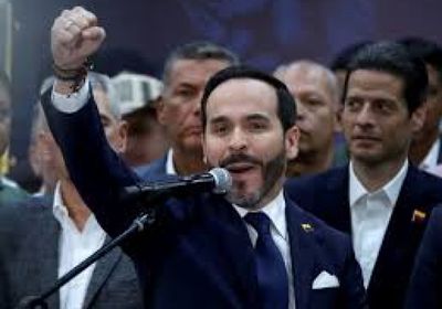دي لا إسبرييلا يؤدي اليمين الدستورية رئيسًا لكولومبيا