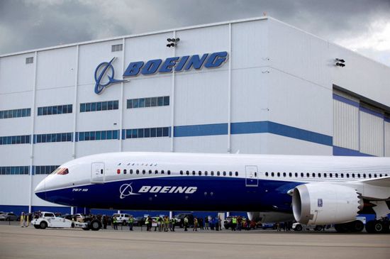 سهم "بوينج" يقفز 8% عقب حصول طائرة "737 ماكس 7" على الاعتماد
