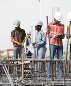 الإمارات: إجراءات تنظيمية ومبادرات إنسانية لحماية العمال