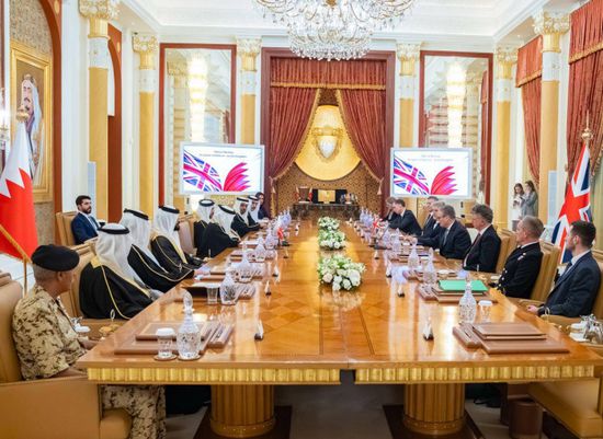 البحرين والمملكة المتحدة تناقشان تطورات الأوضاع الإقليمية والدولية