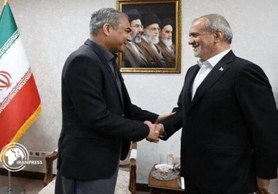 بيزشكيان يلتقي وزير الداخلية الباكستاني في طهران
