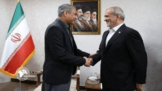 بيزشكيان يلتقي وزير الداخلية الباكستاني في طهران