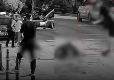 تركي يطعن صديقه في الشارع ثم يتوقف لمعاتبته قبل الرحيل