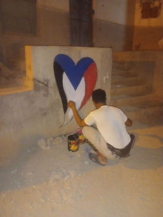 مراكز "انتقالي سيئون" تطلق حملة ميدانية لرسم الأعلام والشعارات الجنوبية